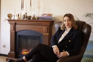 Ioana Pintea, sales manager la EkoGroup: Steaguri Direcționale - Soluția Ideală pentru Promovarea Locală