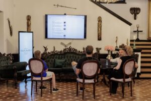 HomePage 2 Petreceri Corporate la EkoGroup Vila: Grădini Amenajate pentru Seri Memorabile