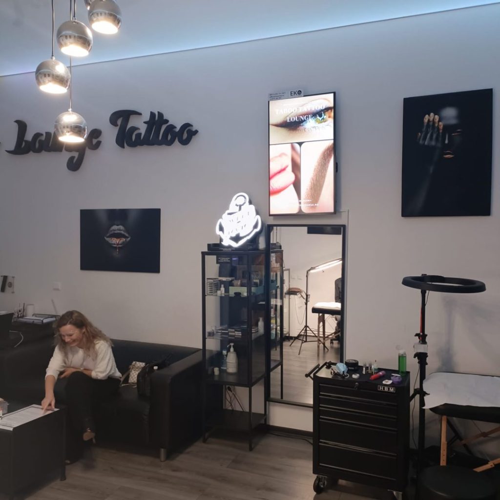 Reteaua-Digitala-Indoor-DOOH-TABOO-LOUNGE-TATTOO-Salon-de-tatuaje-2